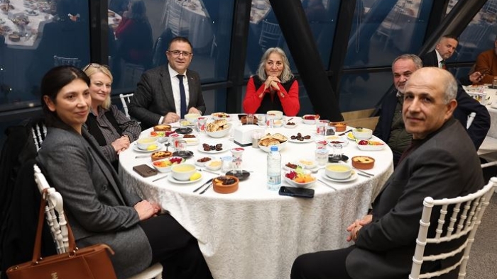 Derince Belediye Meclisi İftar Sofrasında Buluştu